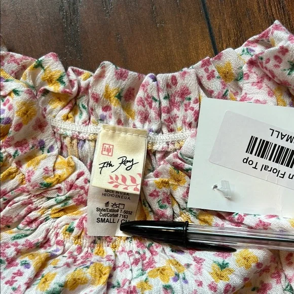 Floral Ruffle Sleeveless Top - Picture 2 of 4